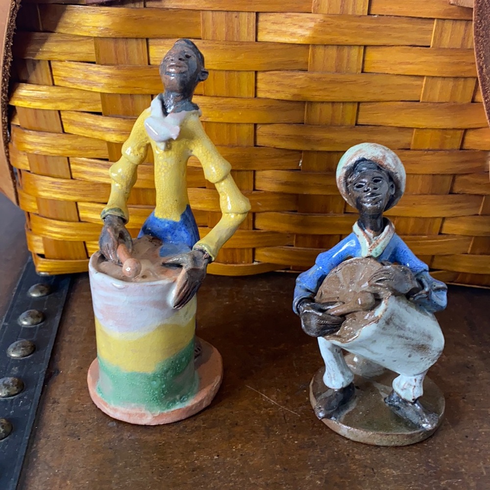 Antiqua Pottery Ceramic Figurines Playing Bongos-2